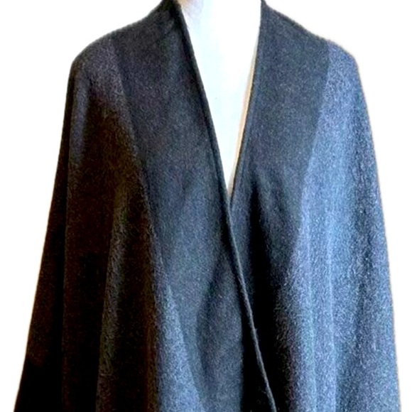 Issac Mizrahi Shawl Wrap Black and Charcoal Gray Fringed - Picture 2 of 8